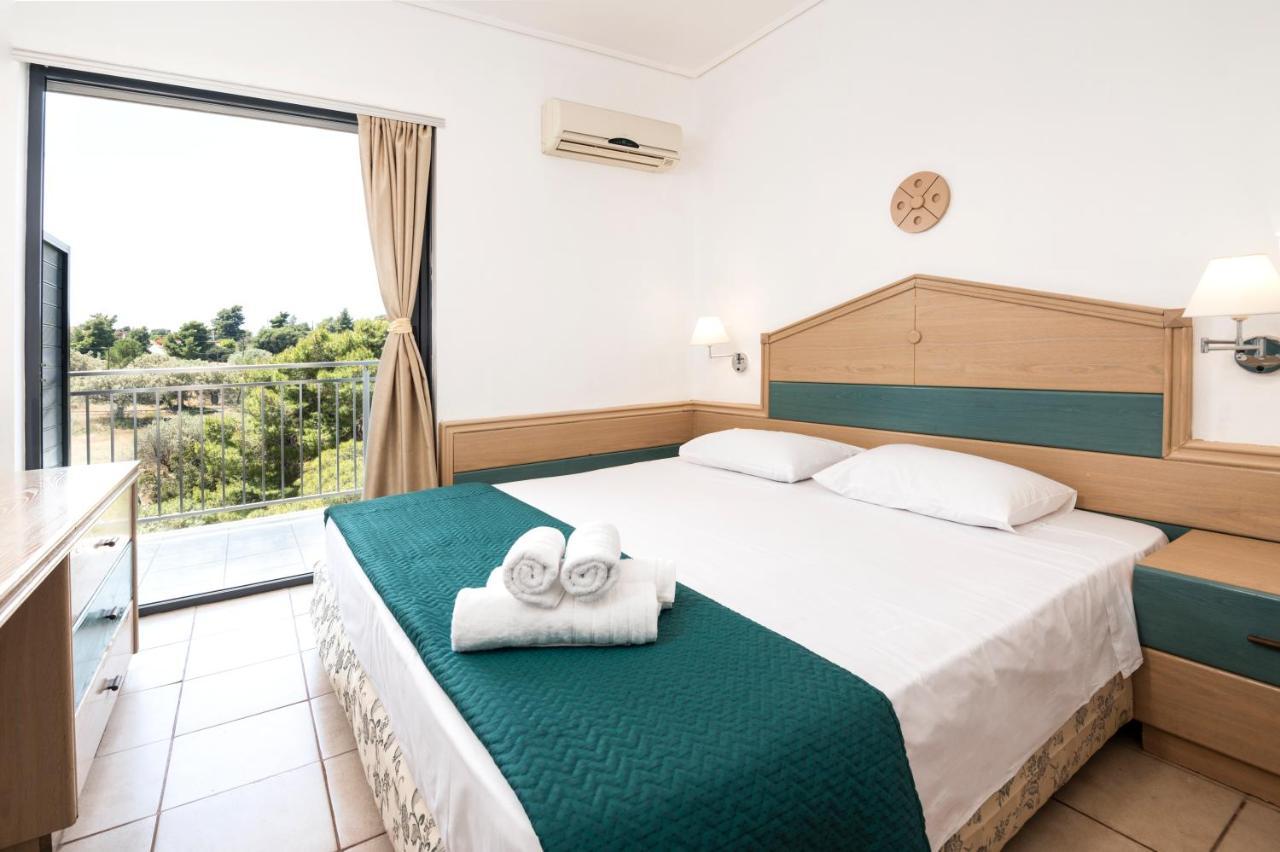 Galaxy Hotel Порто Хели Екстериор снимка
